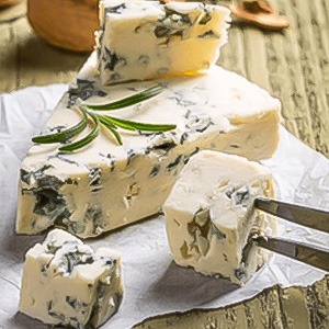 Gorgonzola de colher  O Gorgonzola é um dos queijos de mofo azul